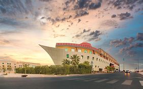 فندق السفينة الذهبية